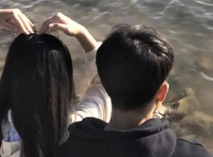 情侣照片朋友圈文案