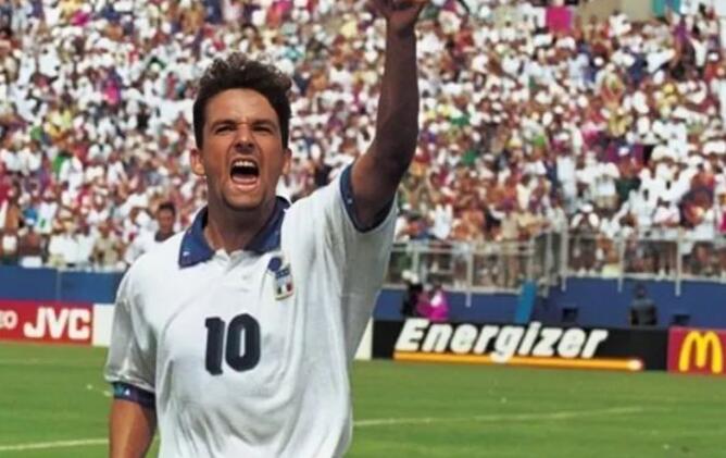 天下足球巴乔文案