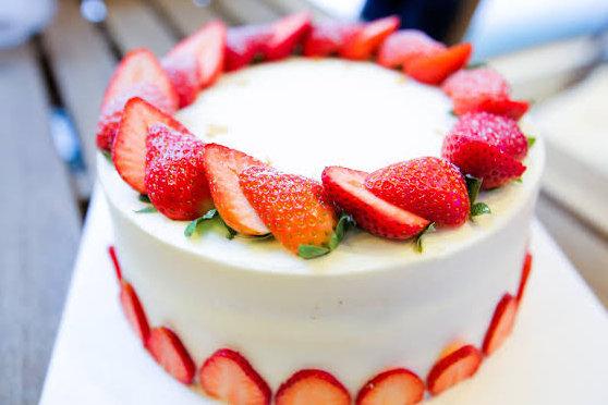 草莓蛋糕文案甜甜