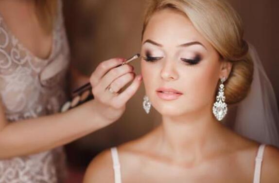 新娘跟妆发朋友圈文案