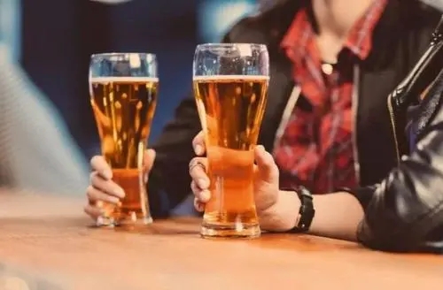 深夜喝酒的朋友圈文案