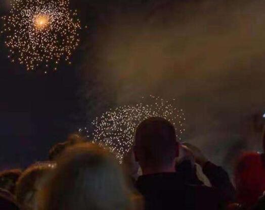 和男朋友放烟花文案