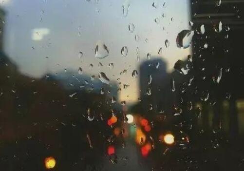 下雨天最火的文案抖音搞笑