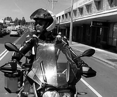 关于摩托车骑士的文案