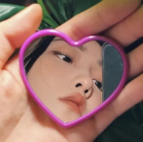 朋友圈自拍文案辣妹