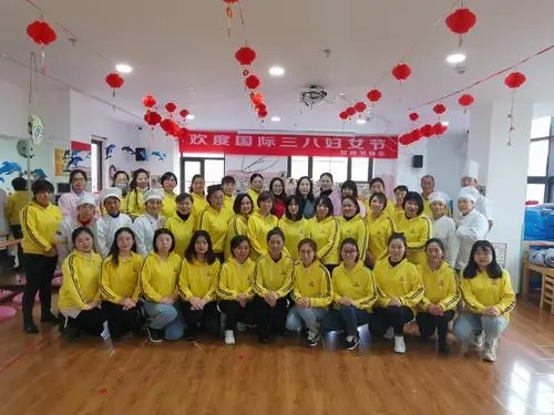 单位三八暖心简短文案