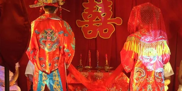 凤冠霞帔中式婚礼文案