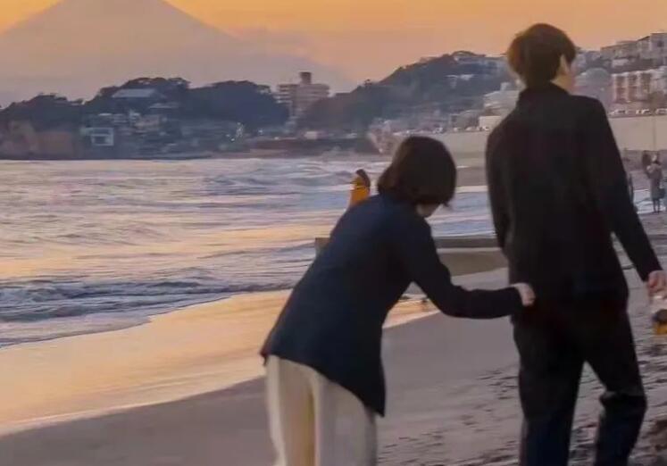 情侣牵手文案句子简短