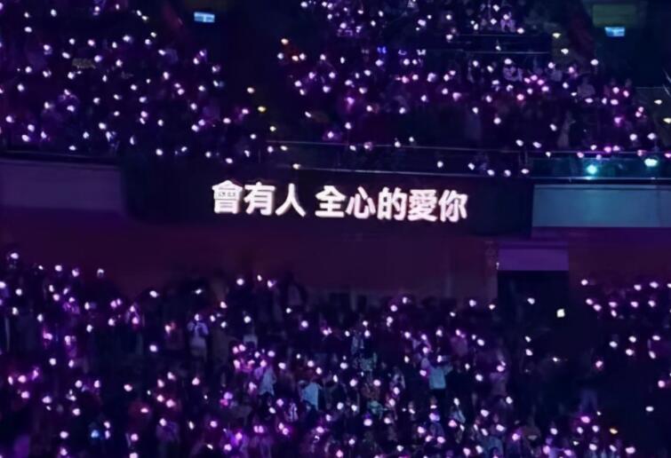 陪伴爱豆暖心文案