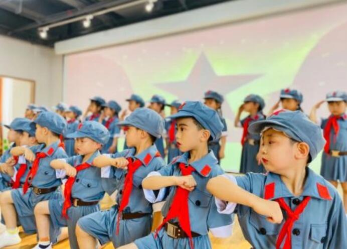 百年华诞适合幼儿园的文案