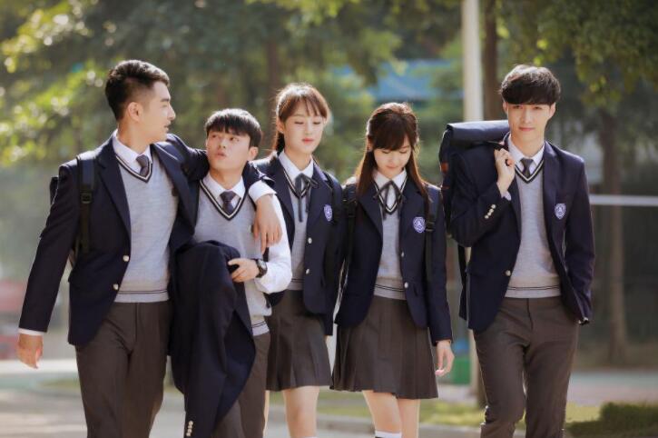 穿校服发朋友圈的文案