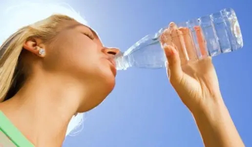天气热多喝水文案