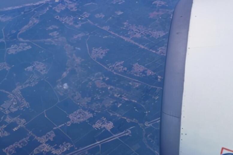 适合在机场发的朋友圈文案