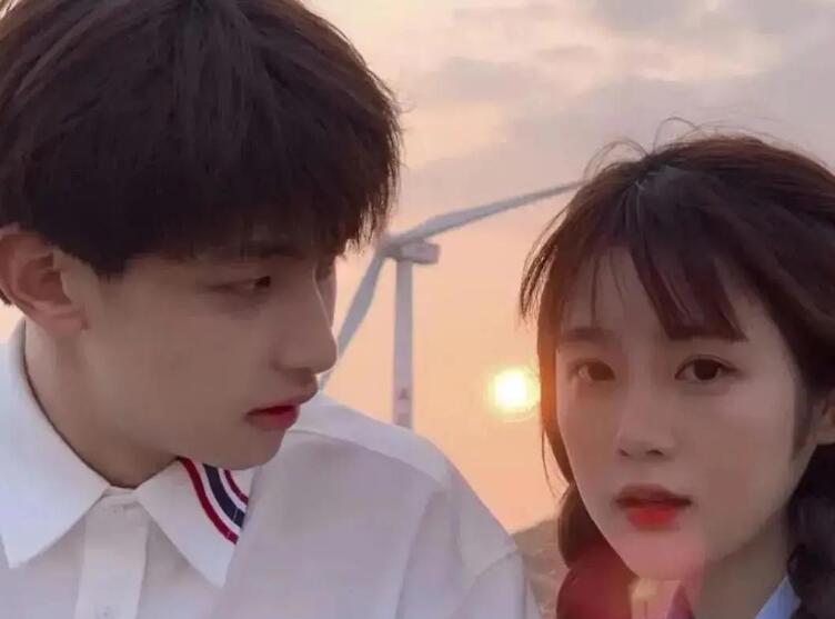 情侣照片朋友圈文案