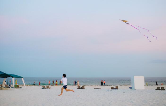 和很久不见的朋友见面的沙雕文案