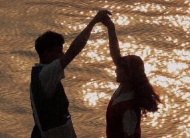 官宣订婚朋友圈文案