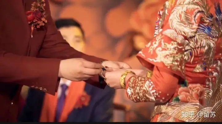 凤冠霞帔中式婚礼文案