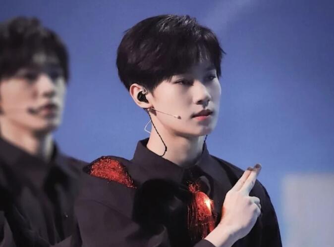 张真源1000万粉丝文案