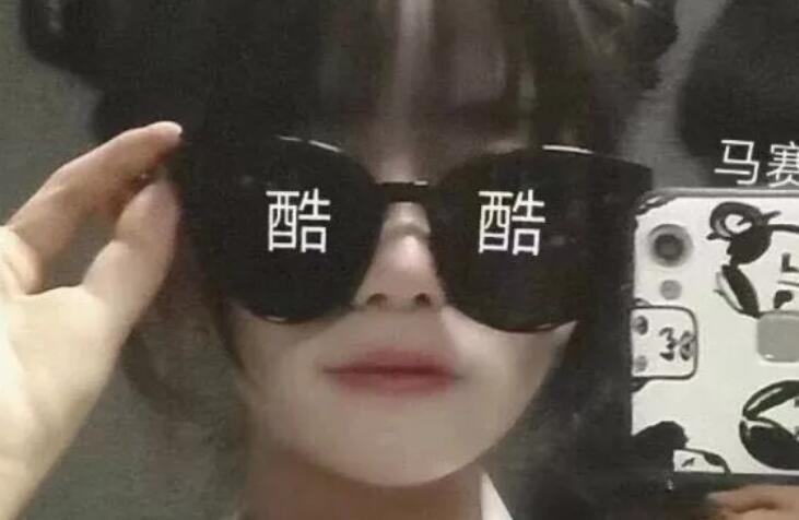 女生自拍朋友圈文案可爱