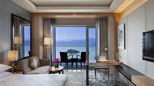 关于湖景房的文案