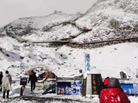 描写玉龙雪山的文案