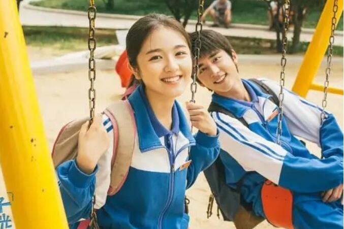 穿校服发朋友圈的文案