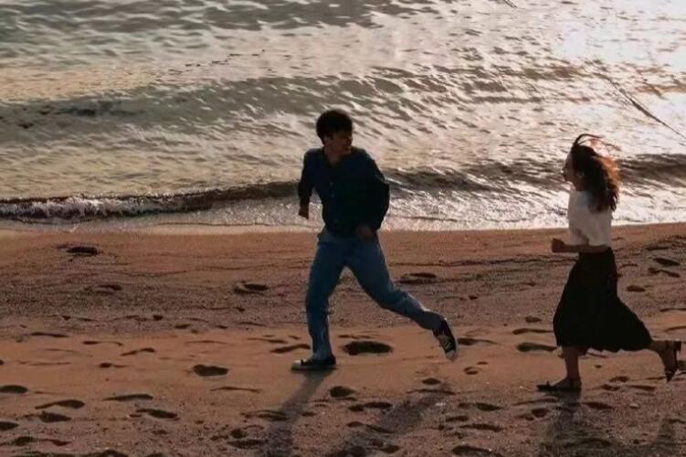 情侣牵手文案句子简短