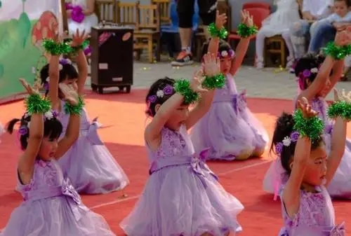 孩子表演发朋友圈文案