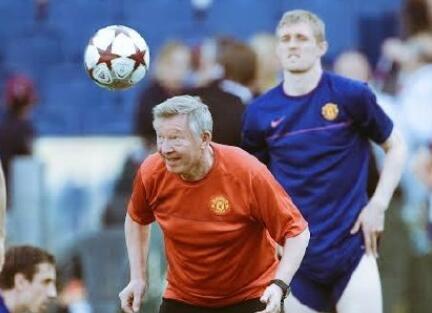 天下足球化茧成蝶文案