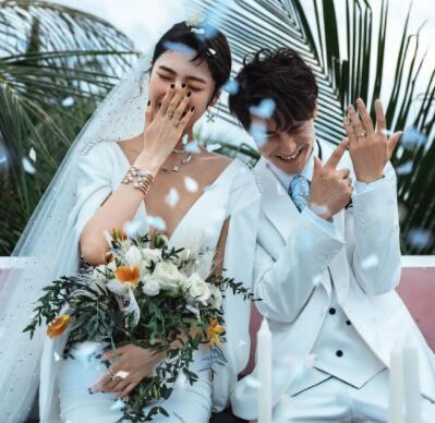 朋友圈发婚纱照的文案