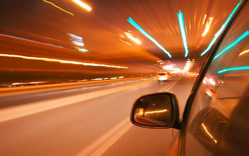 适合深夜开车发的文案