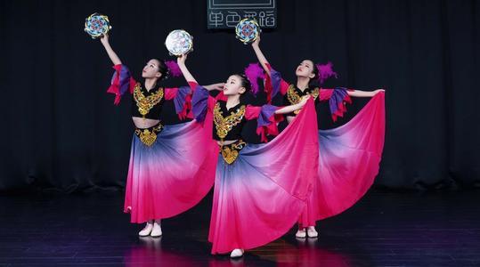 关于民族舞的文案