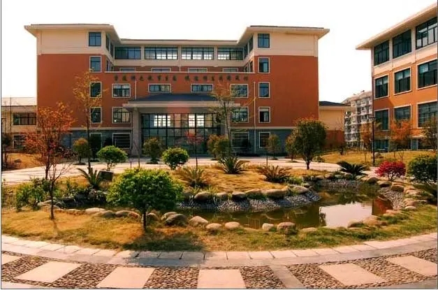 关于学校的文案照片