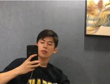 对镜自拍文案一句话