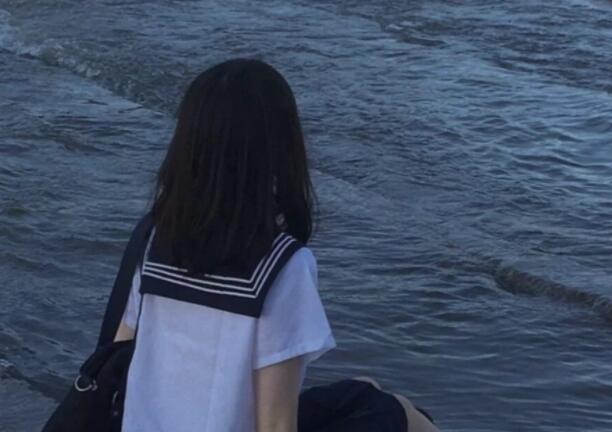 暗示自己不开心的幽默文案