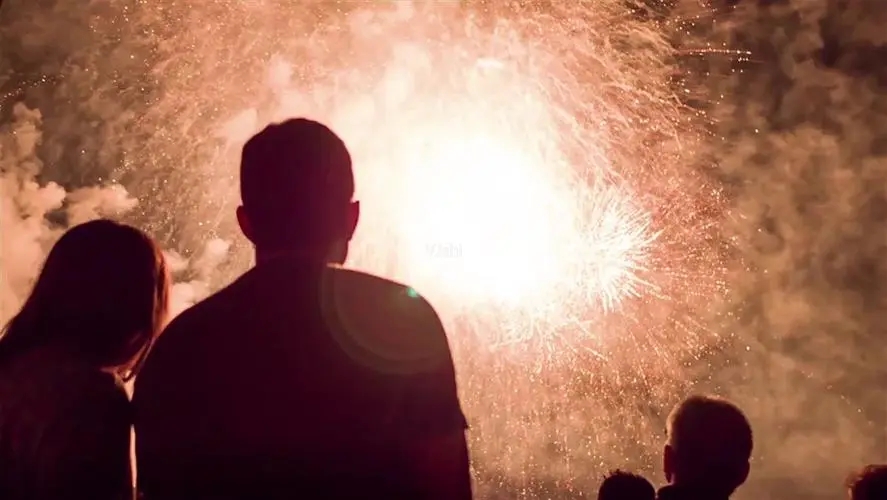 和男朋友看烟花的文案