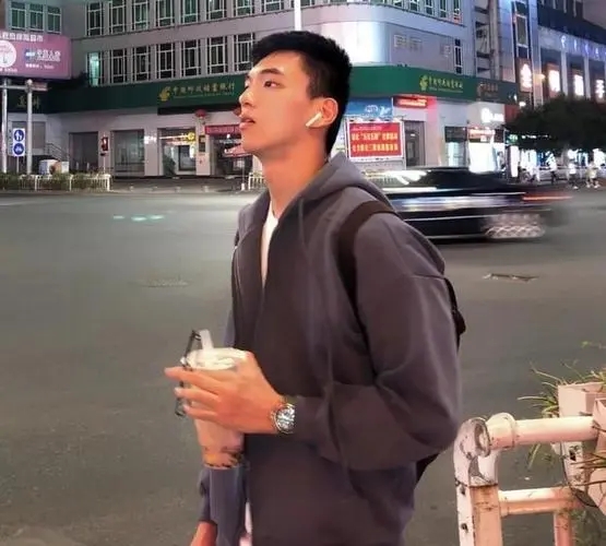 男生晒自拍文案