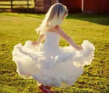 穿着小裙子的文案