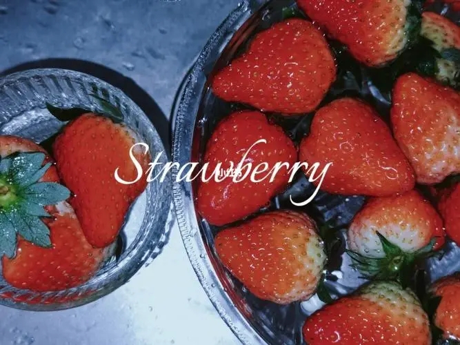 草莓朋友圈文案