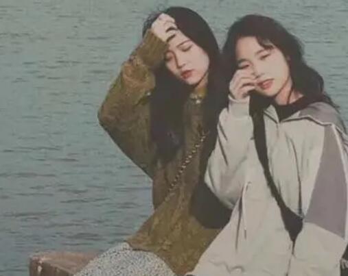 晚上闺蜜一起睡觉的文案