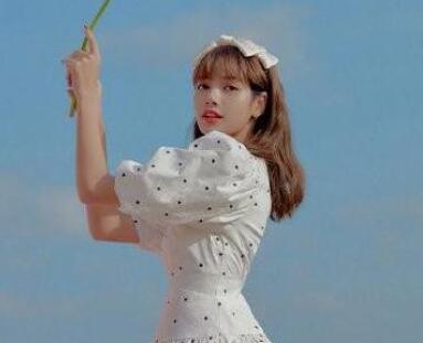 适合穿裙子发的文案