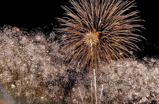 男朋友为你放烟花文案