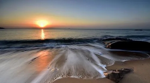 关于在海边发的伤感文案