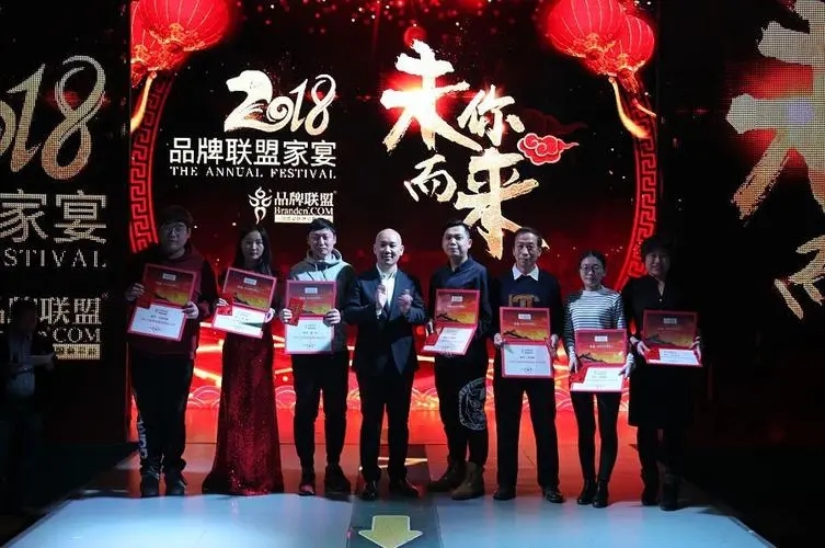 颁奖典礼文案发圈