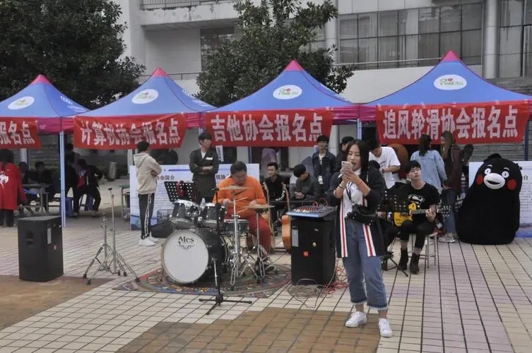 大学校团委招新文案