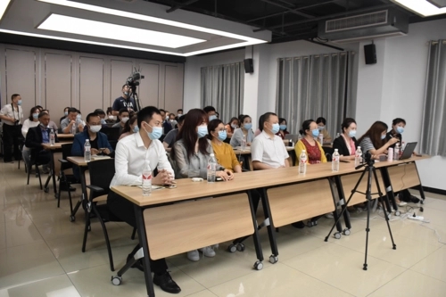 出差培训的朋友圈文案