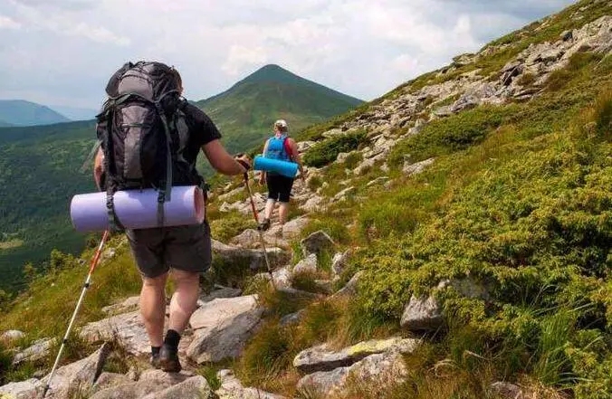 爬到山顶的文案