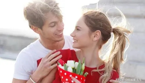 夸自己男朋友的文案