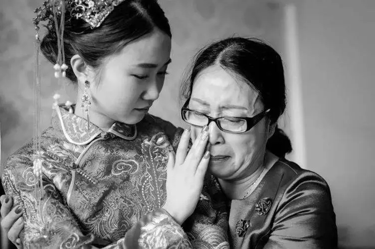 女儿结婚父母朋友圈文案