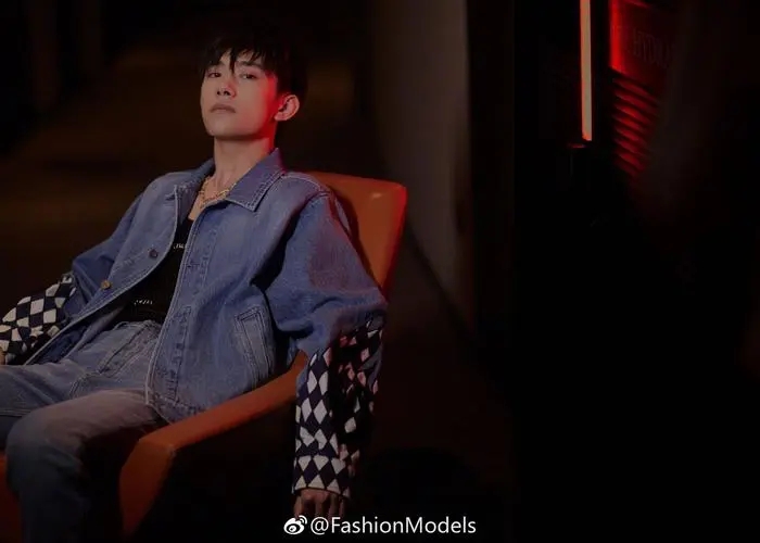 发微博的文案句子追星